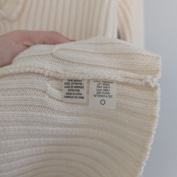 Women's Saks Fifth Avenue Cream Extra Fine Merino Wool Sweater XS - Picture 3 of 5